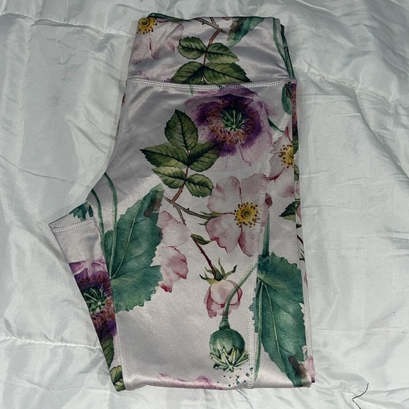 LuLaRoe Women’s Lilac Jade Cropped Athletic Floral Leggings Size Small - Picture 14 of 15